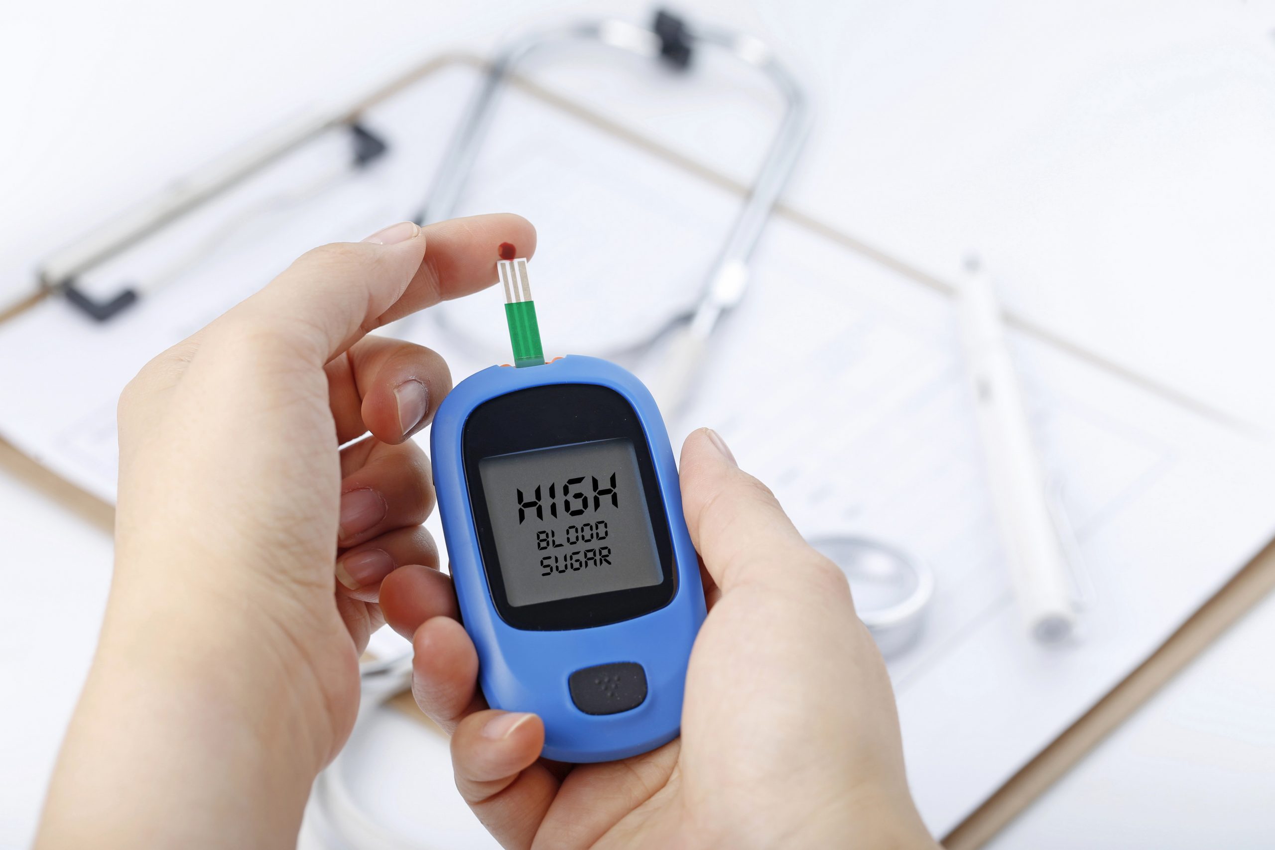 Osakidetza facilita a 7.000 pacientes monitorización continua de glucosa para vigilar sus niveles en tiempo real