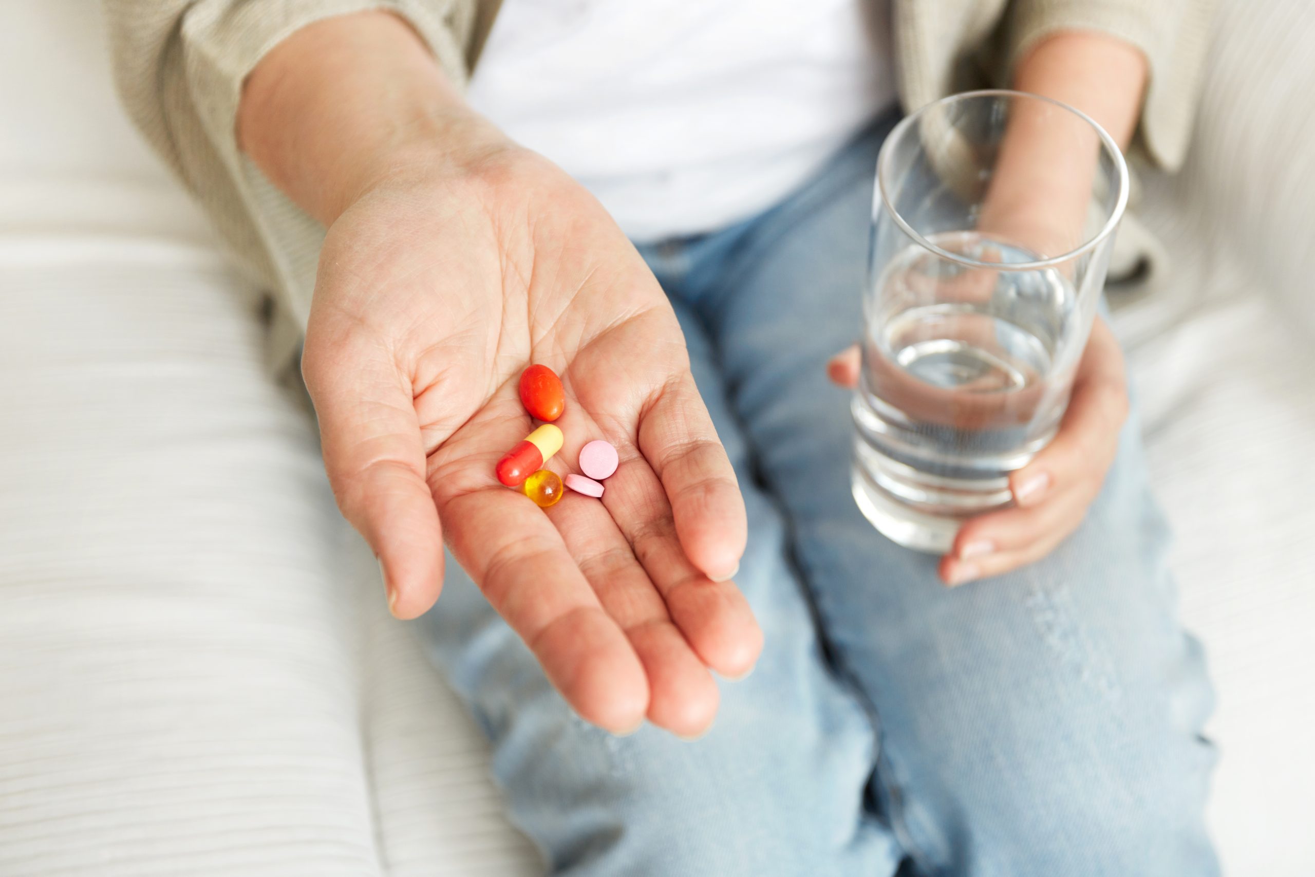 Las mujeres tienen mayor riesgo de sufrir reacciones adversas a los medicamentos